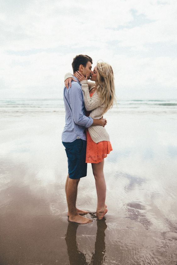 30 Romantic Beach Engagement Photo Shoot Ideas - Page 3 of 3 - Deer