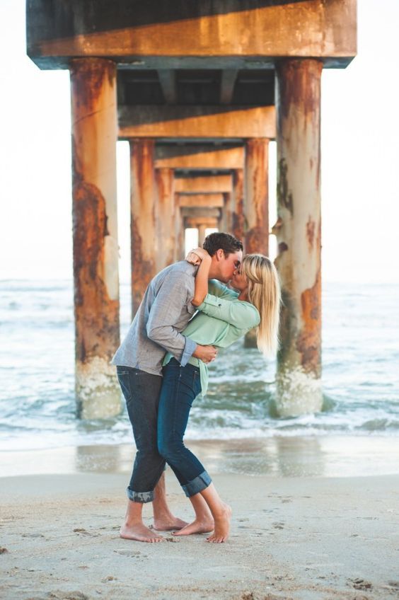 30 Romantic Beach Engagement Photo Shoot Ideas - Page 3 of 3 - Deer