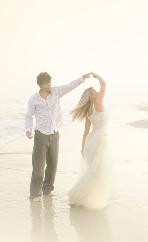 30 Romantic Beach Engagement Photo Shoot Ideas - Page 2 of 3 - Deer ...