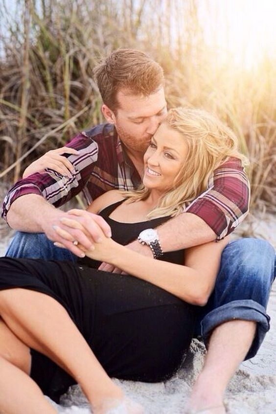 Beach Engagement Photo Shoot Ideas 4