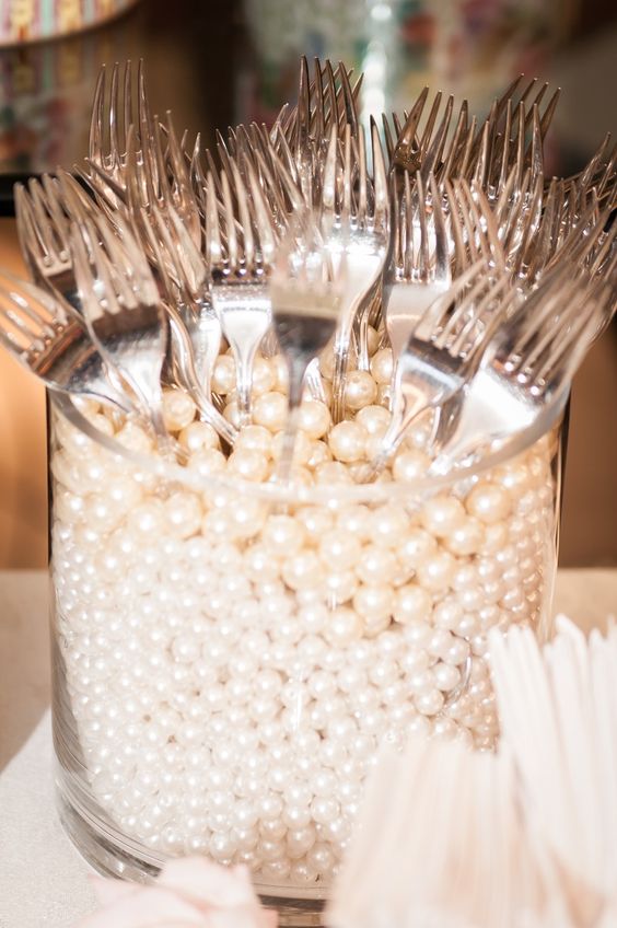 Fill vase with pearls