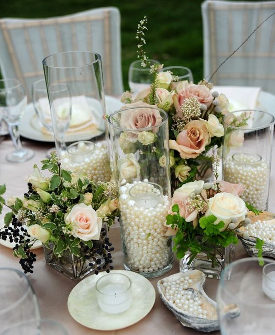 Pretty wedding centerpiece idea with the pearls