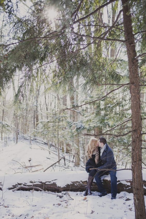 Winter Engagement Photo Shoot and Poses Ideas 10