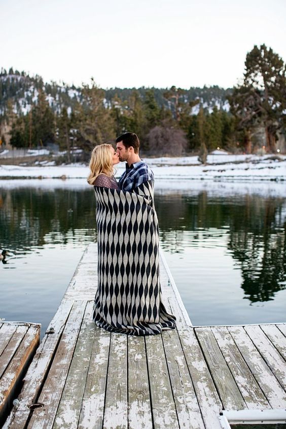Winter Engagement Photo Shoot and Poses Ideas 20