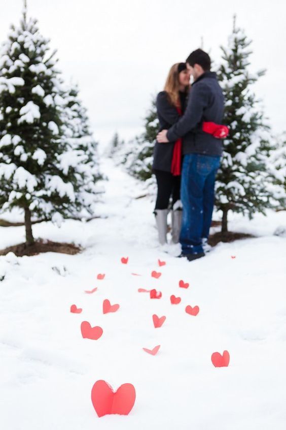 Winter Engagement Photo Shoot and Poses Ideas 25
