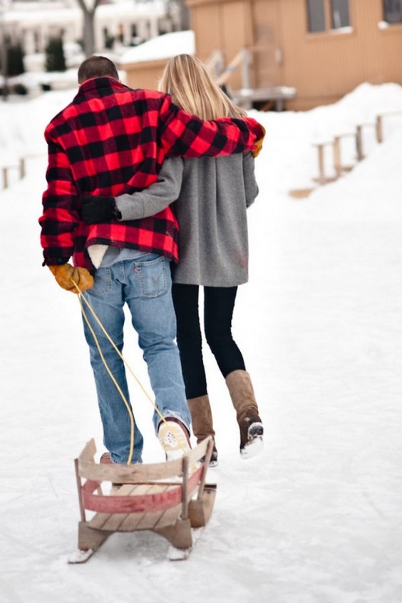 Winter Engagement Photo Shoot and Poses Ideas 31