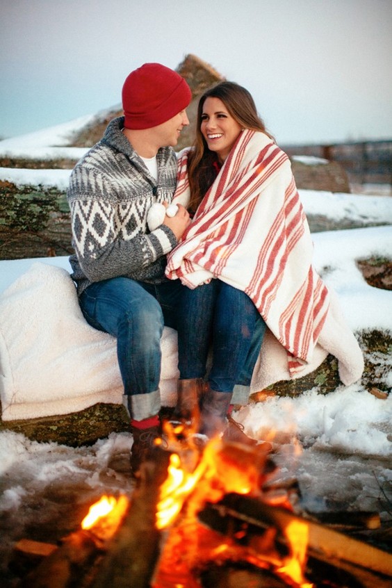 Winter Engagement Photo Shoot and Poses Ideas 7