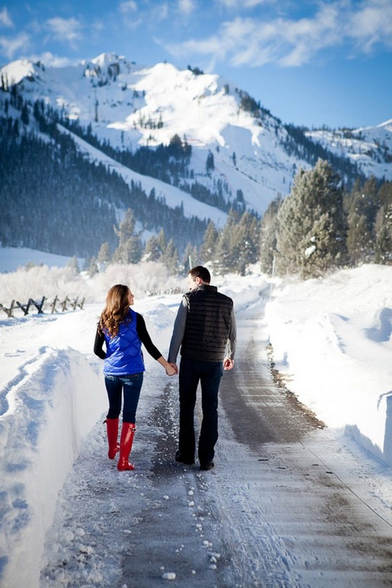 Winter Engagement Photo Shoot and Poses Ideas 9