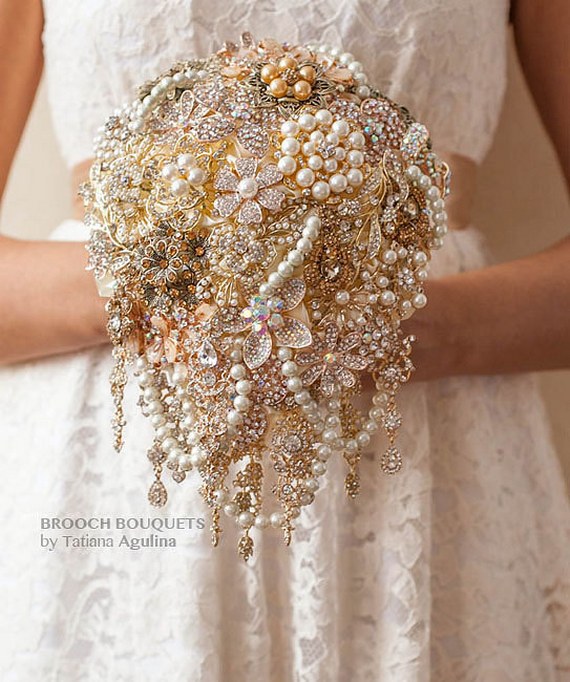 gold vintage wedding broach bouquet