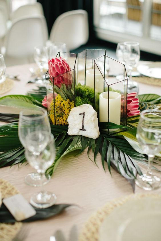 tropical inspired table setting photo by allison hopperstad photography