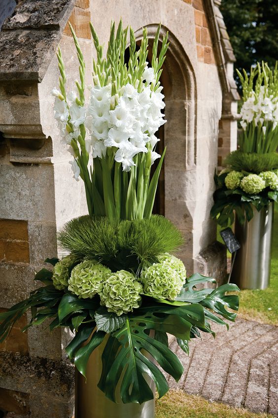 tropical wedding flower decor