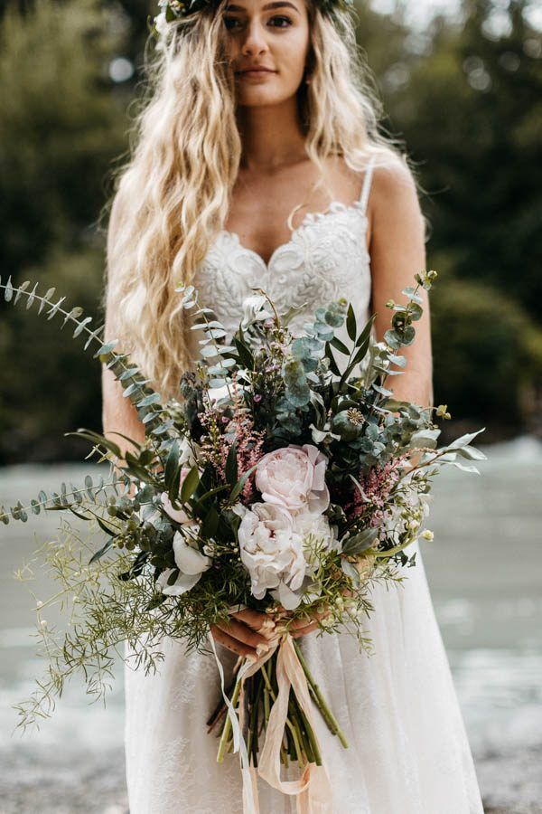 Earthy bouquet of soft whites and greens