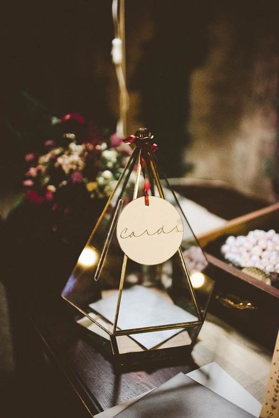 Geometric card holder via Serena Cevenini Photography