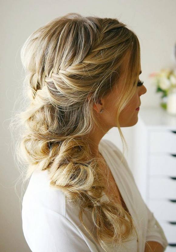 Long Wedding & Prom Hairstyles via Missysueblog