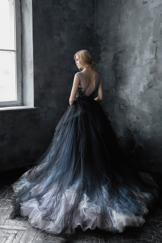 Volumetric black tulle wedding gown