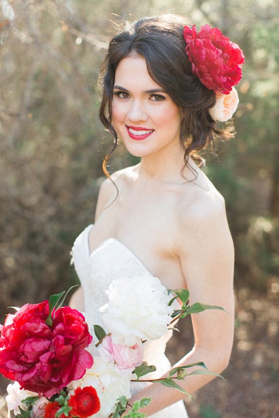 wedding hairstyle with red penoy