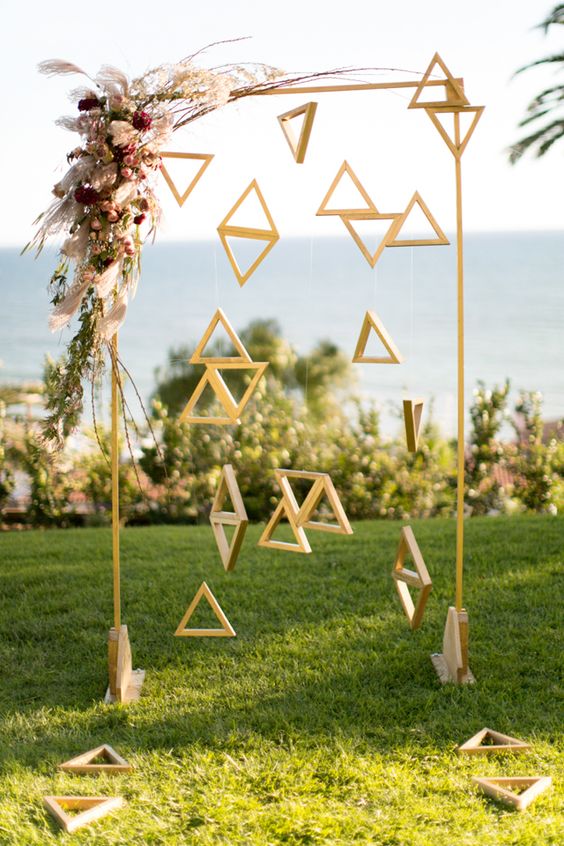  Geometric wedding ceremony backdrop via-Courtney Paige Photography