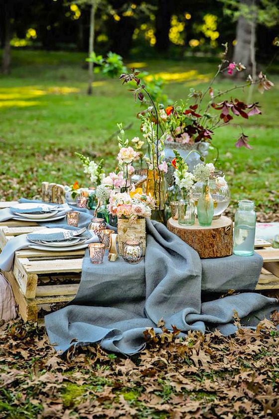 Summer Outdoor Picnic Wedding Ideas 23