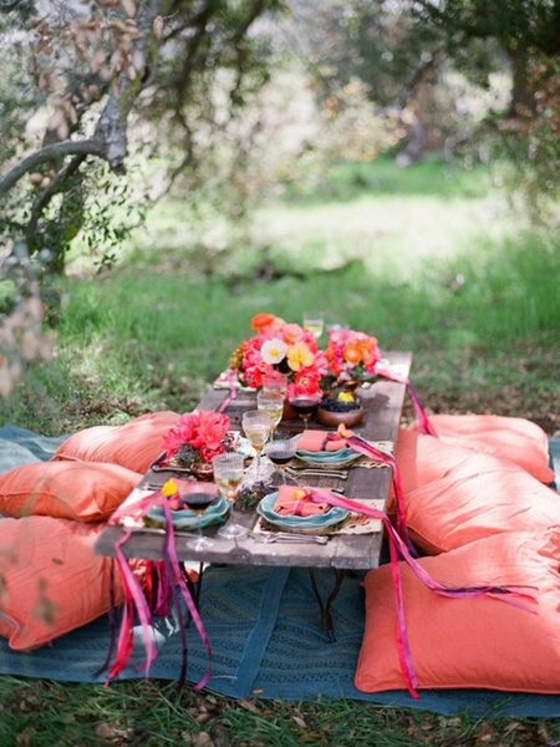 Summer Outdoor Picnic Wedding Ideas 25