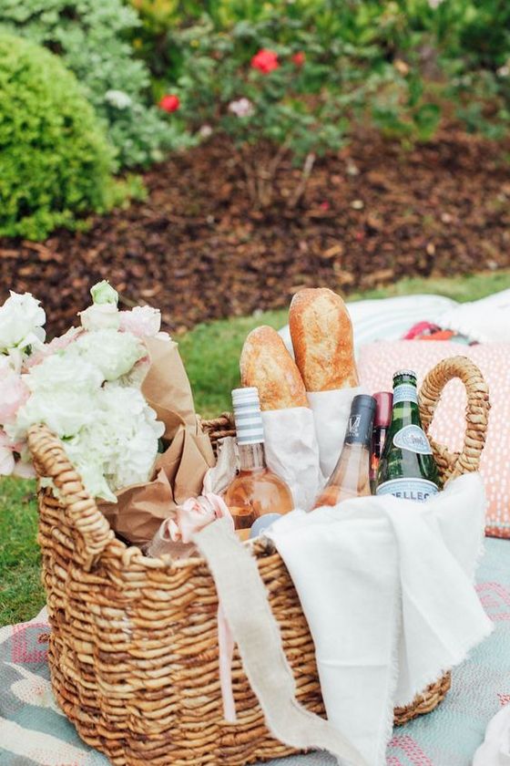 Summer Outdoor Picnic Wedding Ideas 8