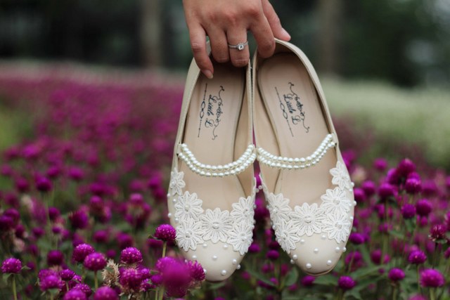 Pearl White Heel With Lace and Pearl