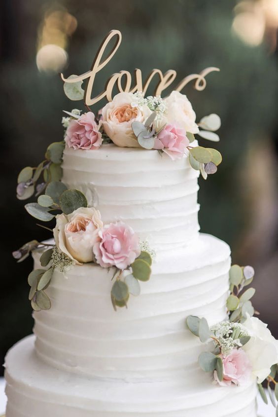 Rustic white floral wedding cake via William Innes Photography
