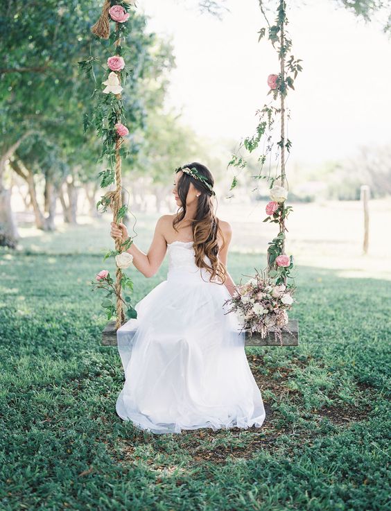 wedding photo ideas for floral tree swings