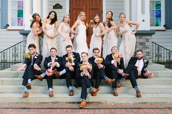 Funny wedding party photo ideas with bridesmaids and groomsmen