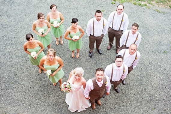 Funny wedding party photo ideas with bridesmaids and groomsmen