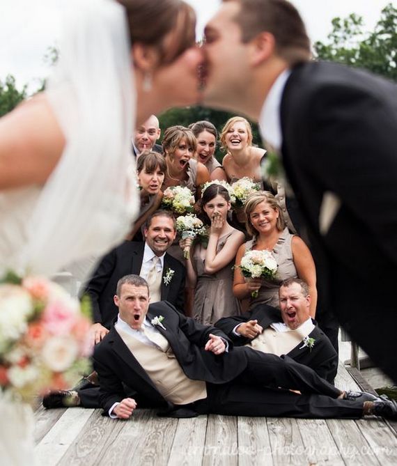 Funny wedding party photo ideas with bridesmaids and groomsmen