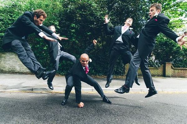 funny groomsmen wedding photo ideas 2