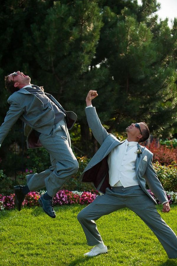 funny groomsmen wedding photo ideas 6