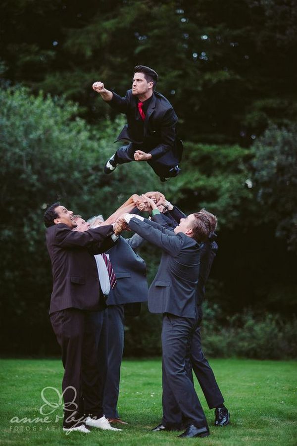 funny groomsmen wedding photo ideas 7