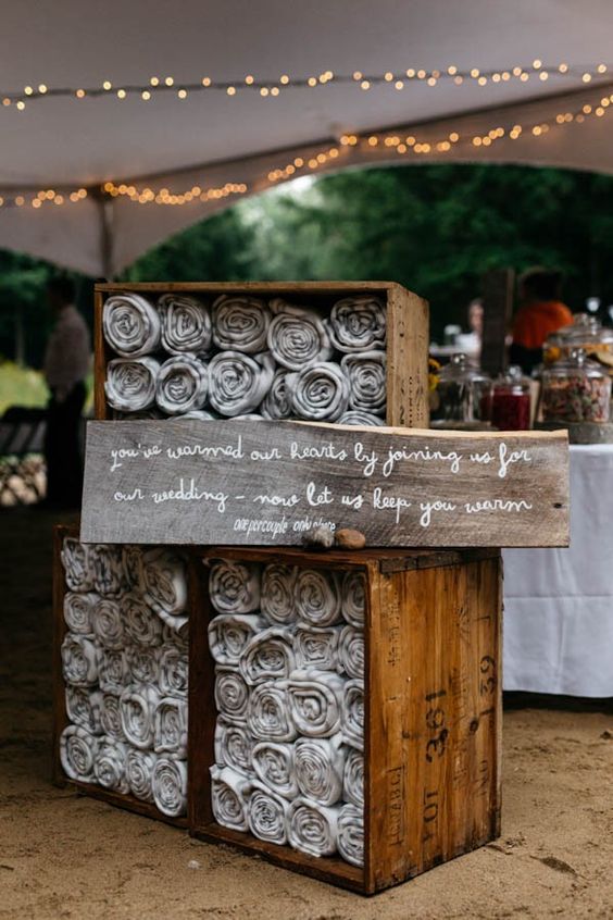 Top 14 Awesome Tips For An Outdoor Wedding 14 Blankets as favors for chilly outdoor weddings