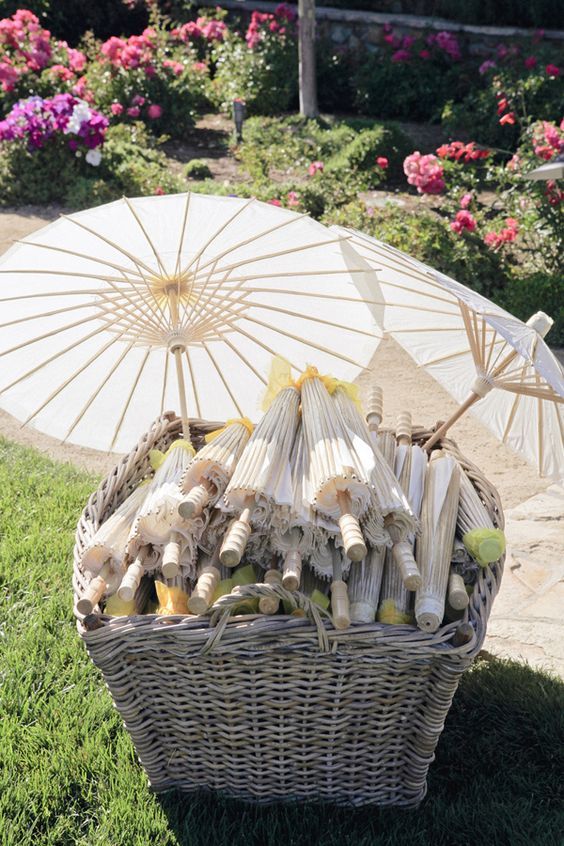Top 14 Awesome Tips For An Outdoor Wedding 18 Wedding Parasols outdoor wedding favors