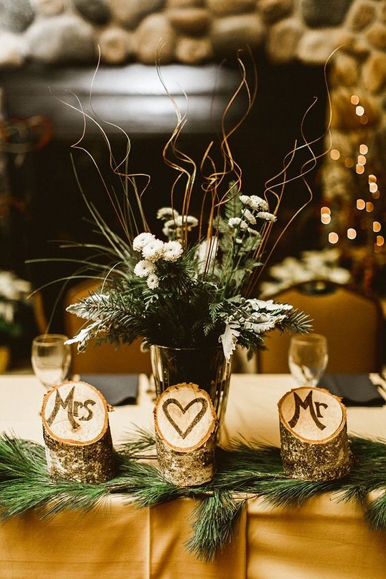 chic winter lodge wedding centerpiece