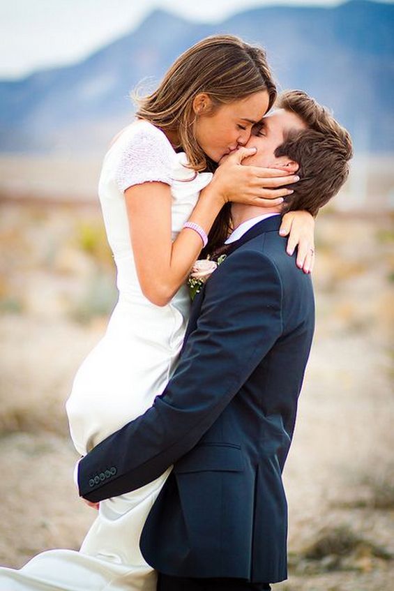 20 Most Epic Wedding Kiss Photos Of All Time Deer Pearl Flowers