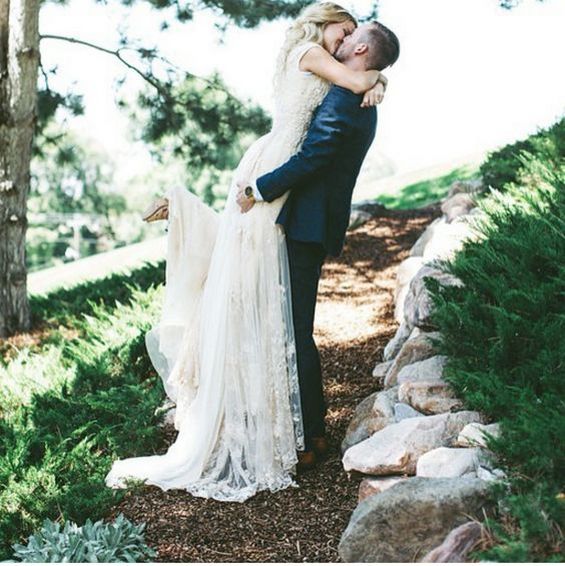 20 Most Epic Wedding Kiss Photos of All Time 2 Wedding Kiss Photos