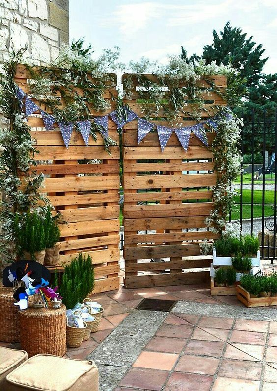 rustic country wood wedding backdrop and photobooth
