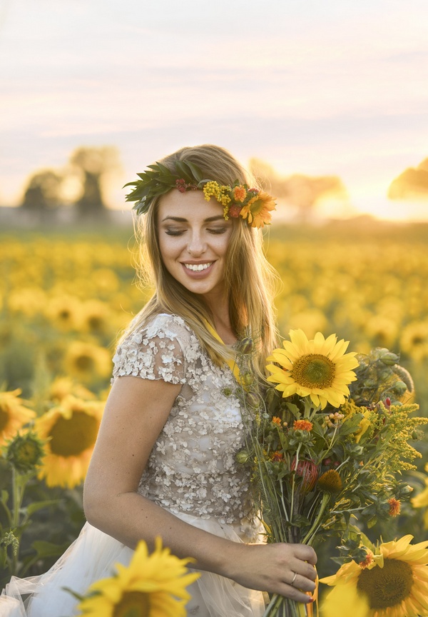 Sunflower wedding inspiration from 4lovepolkadots! - Deer Pearl Flowers