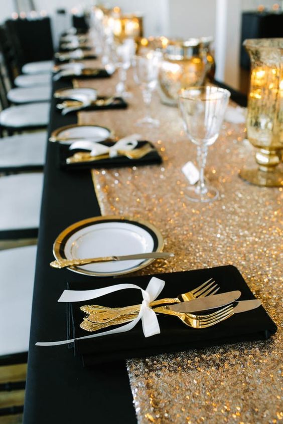 black and gold wedding table decor