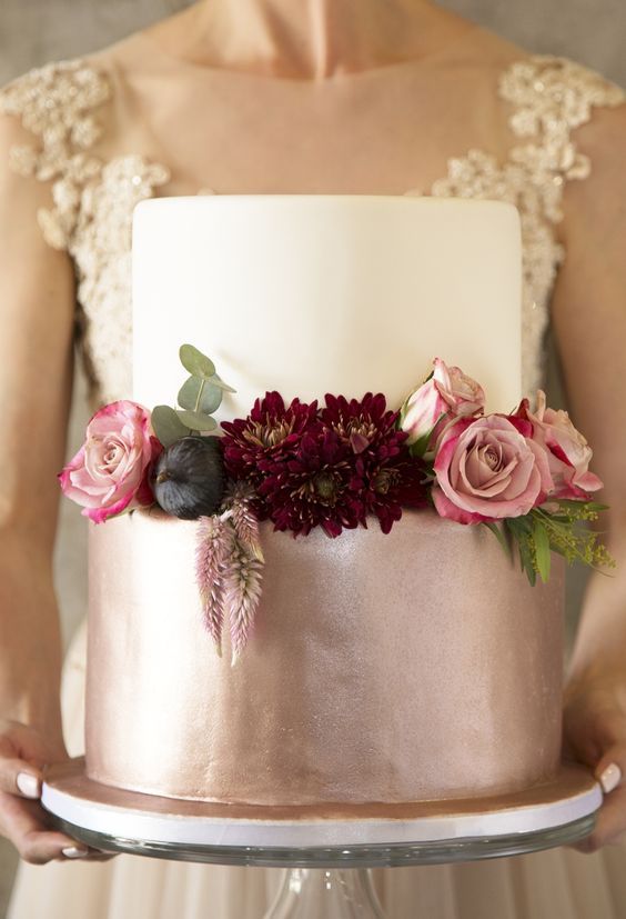 Burgundy wedding cake idea