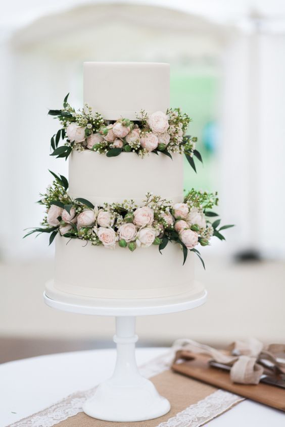 Greenery wedding cake idea