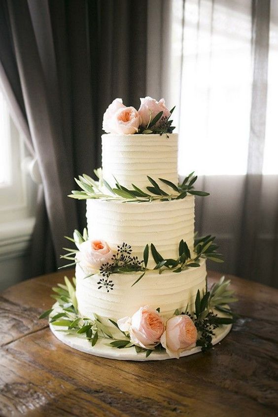 Greenery wedding cake idea