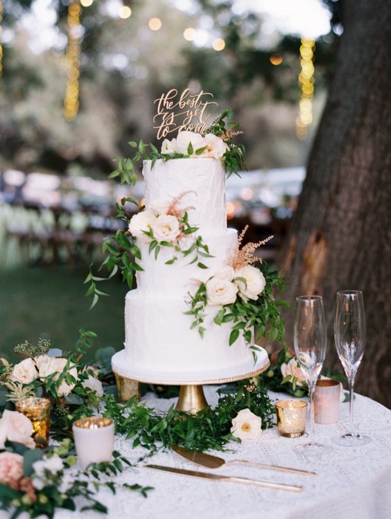 Greenery wedding cake idea