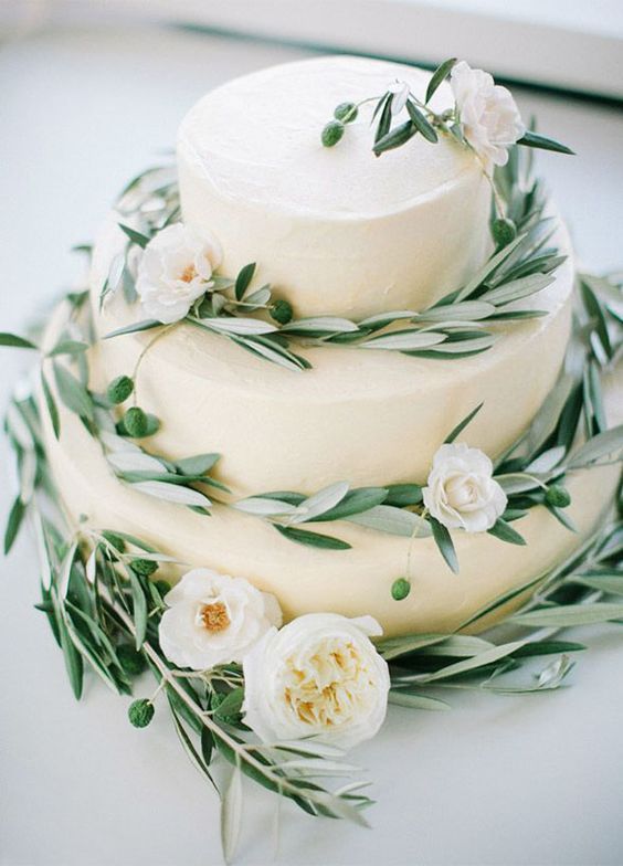 Greenery wedding cake idea