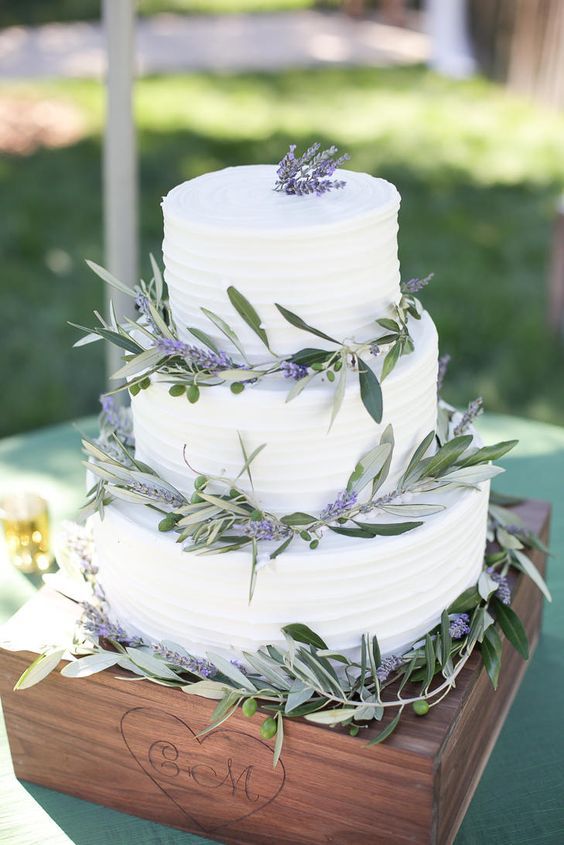 Greenery wedding cake idea