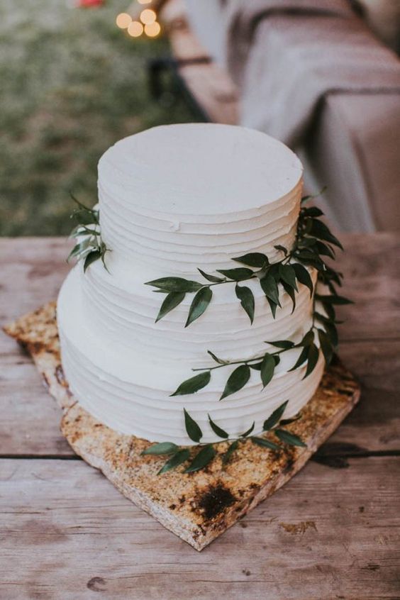 Greenery wedding cake idea