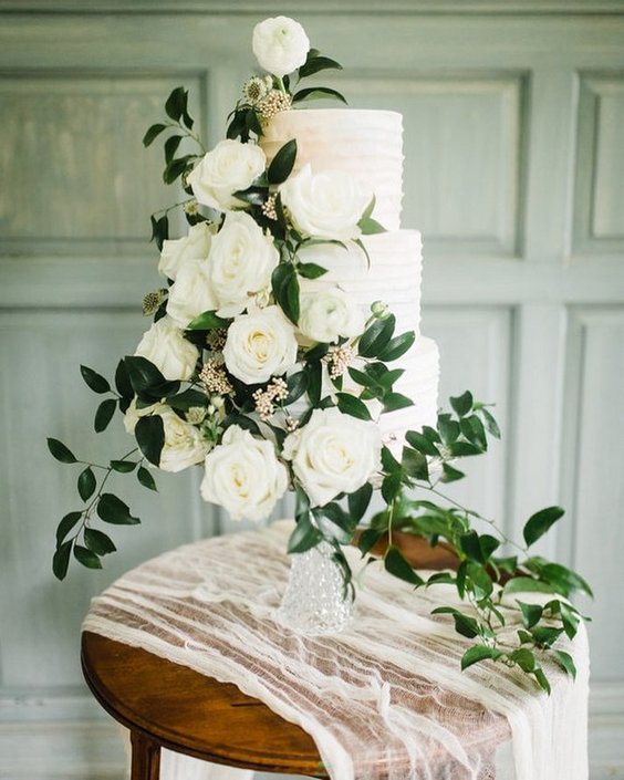 Greenery wedding cake idea