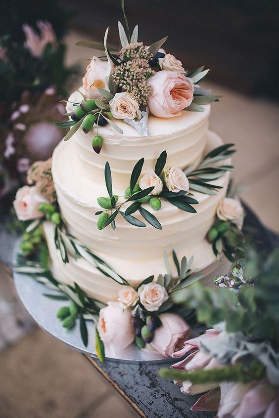 Greenery wedding cake idea